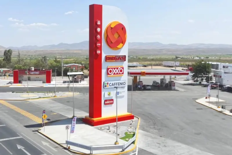 OXXO construyó un parador de 100 millones de pesos en México para que los camioneros puedan descansar, comer y hasta lavar su ropa