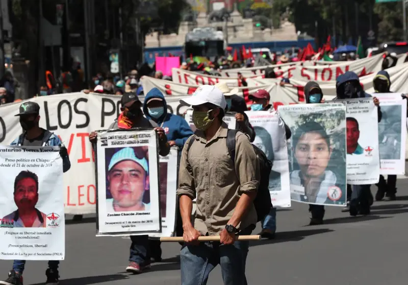 Familias de adolescentes desaparecidos en Jalisco acusan que Fiscalía busca trasladar investigaciones a otros estados; piden intervención federal