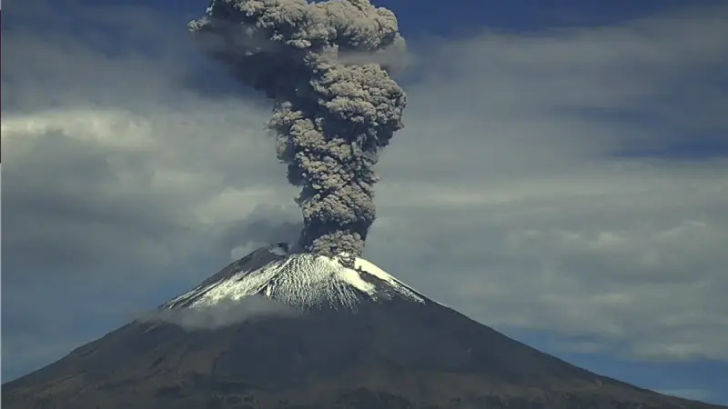 Volcán Popocatépetl lanza inmensa fumarola; semáforo permanece en "Amarillo Fase 2"
