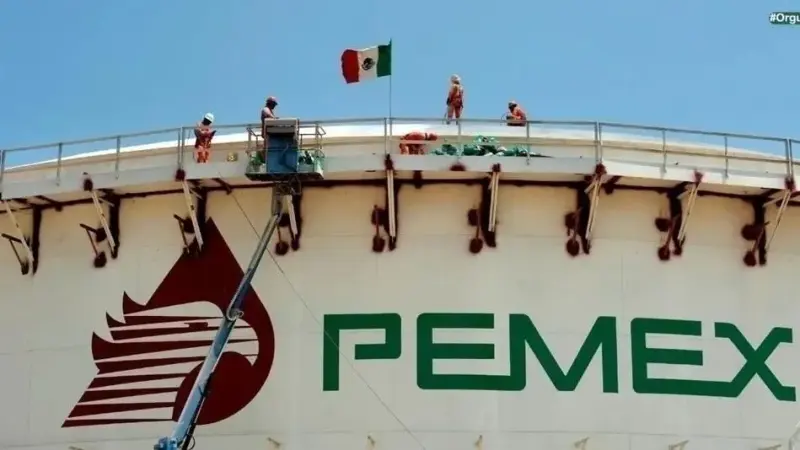 Petroleras de EU duplican ganancias por la guerra en Irán; Pemex se hunde en pérdidas