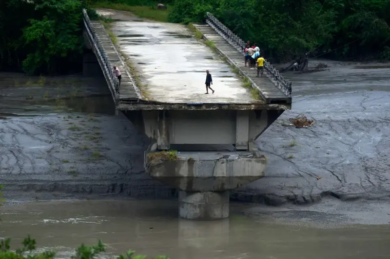 Nepal advierte sobre posibles nuevas inundaciones mientras comunidades lidian con la devastación