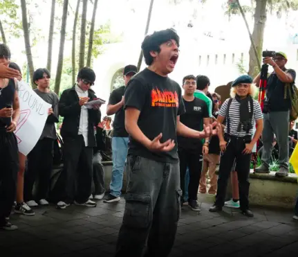 No se prohibirán las batallas de farmeo de aura en escuelas de Querétaro
