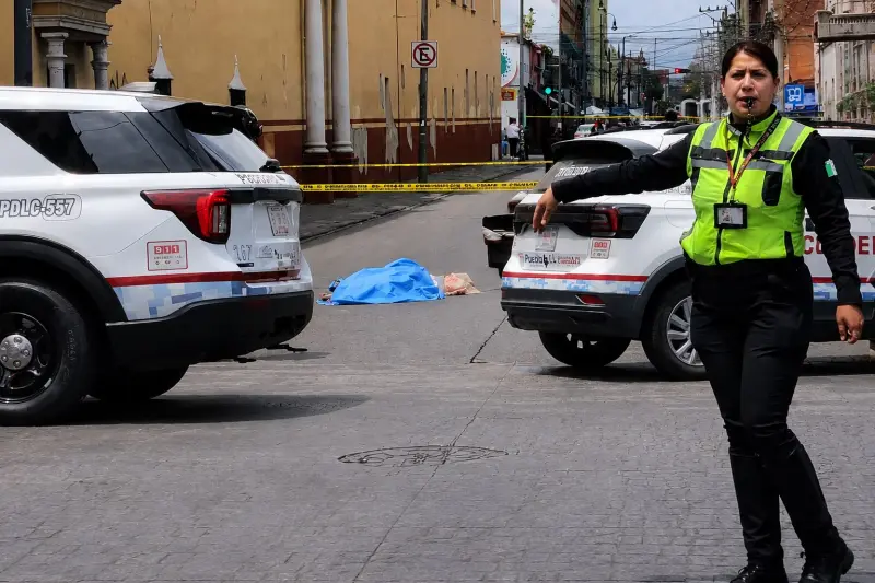 Muere abuelita atropellada por microbús en Centro de Puebla