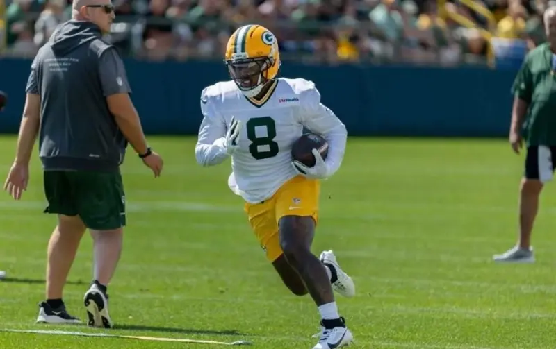 Josh Jacobs enfrenta cargos por agresión y daños a propiedad