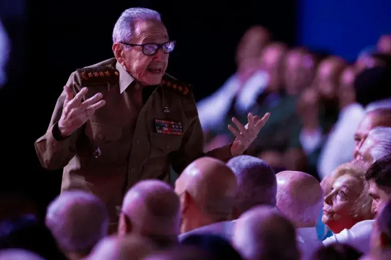 Raúl Castro reaparece en La Habana durante los actos por el centenario de Fidel
