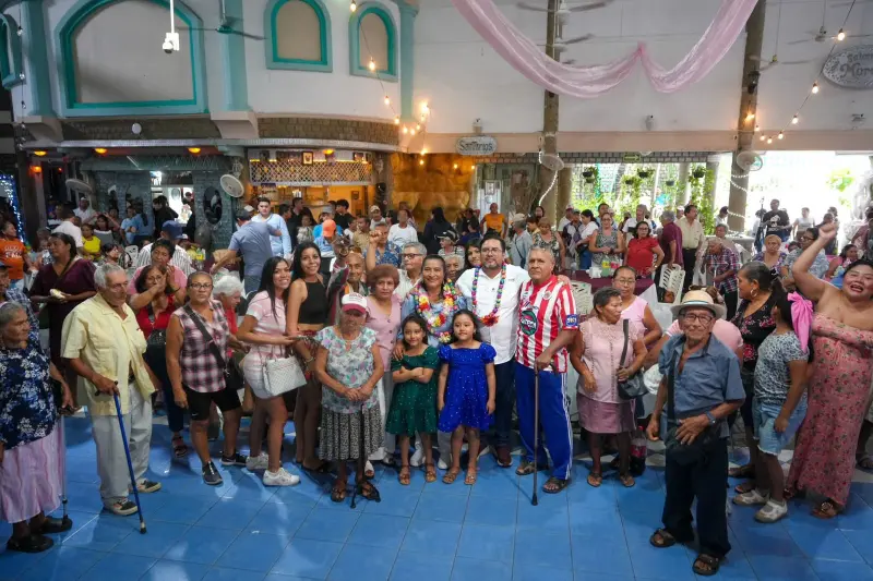 Defiende Abelina apoyos a adultos mayores como conquista del pueblo