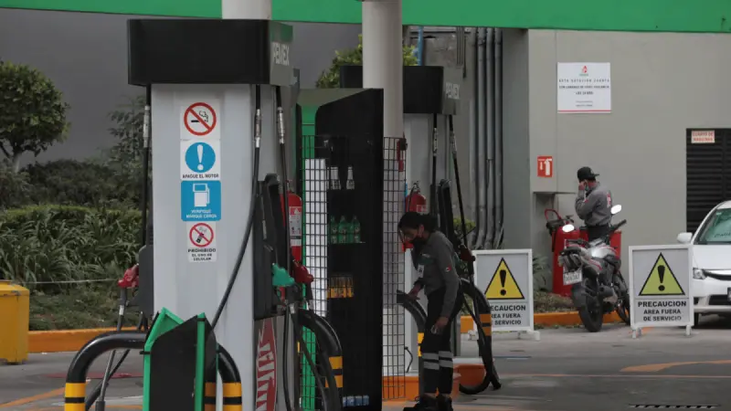 Recortan estímulos fiscales a gasolinas; automovilistas pagarán más de un peso extra por litro