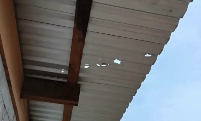 Tiroteo de 8 horas deja 2 heridos y casas dañadas en Ajuchitlán, Guerrero