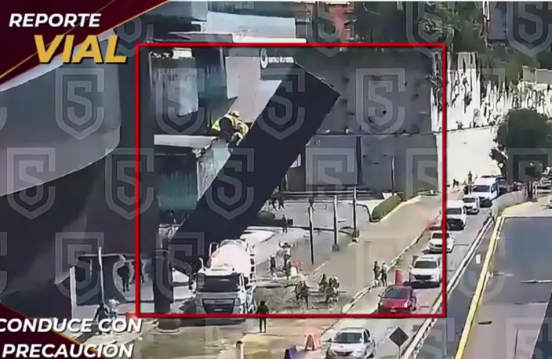 Estructura de plaza comercial se desploma y aplasta a conductora en Huixquilucan, Edomex; gobierno exige responsabilidades