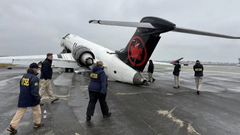 Controladores aéreos dejaron su puesto antes de mortal accidente en Nueva York: WSJ
