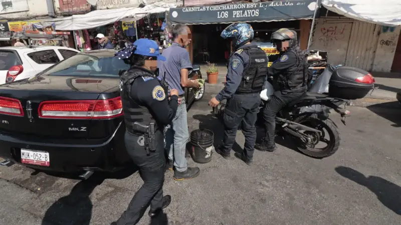 Remiten a 57 franeleros por apartar lugares en la alcaldía Cuauhtémoc