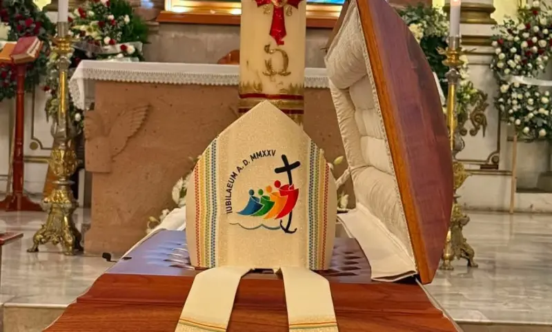 Despiden a Monseñor Carlos Garfias en Tuxpan, Michoacán