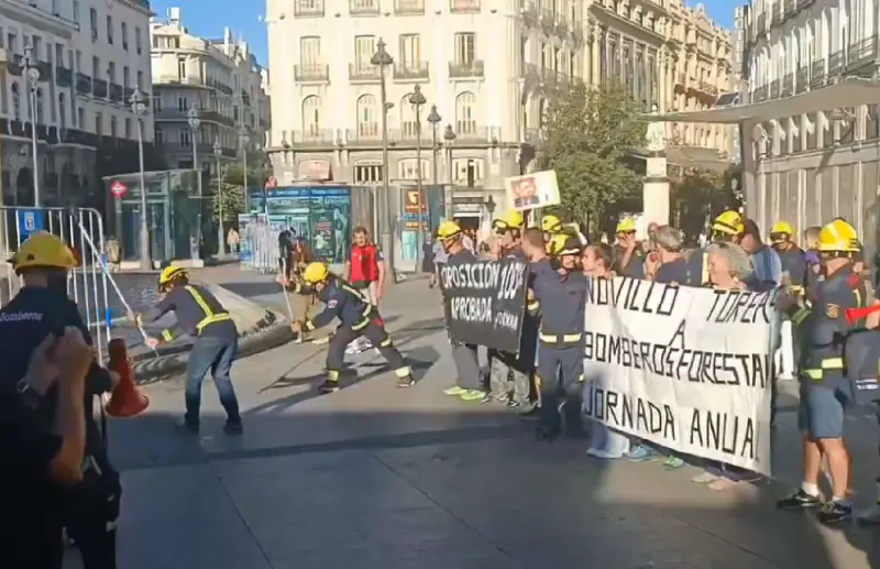 Bomberos forestales de Madrid vuelven a la calle tras los grandes incendios y lanzan un aviso a Ayuso