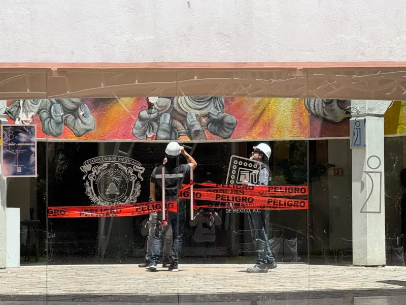 Inician reparación en la cubierta de Exposala de la FAD UAEMéx