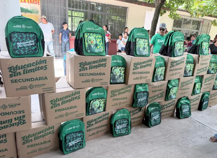 Casi concluye entrega de útiles escolares en los 59 municipios