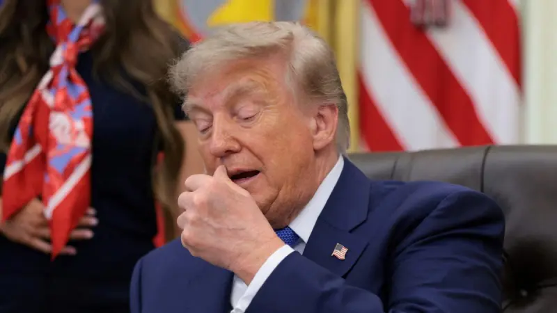 Trump emite nuevas recomendaciones sobre administración de vacunas en EU