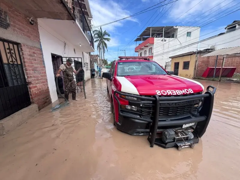 Al menos 18 viviendas resultan afectadas por inundación en Puerto Vallarta