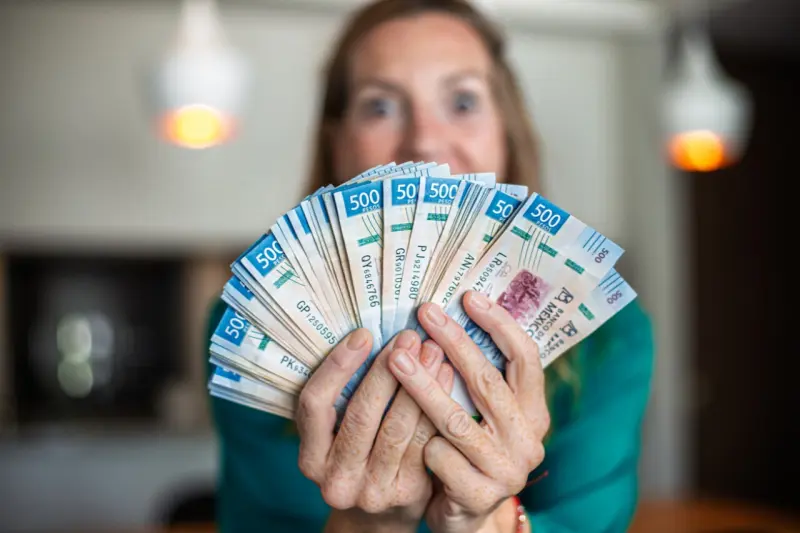 ¿Te regalaron dinero? El depósito que puede llamar la atención del SAT y cómo evitar problemas