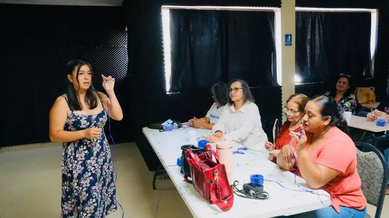 Tejer, crear y convivir: sanluisinos llenan taller de arte durante vacaciones