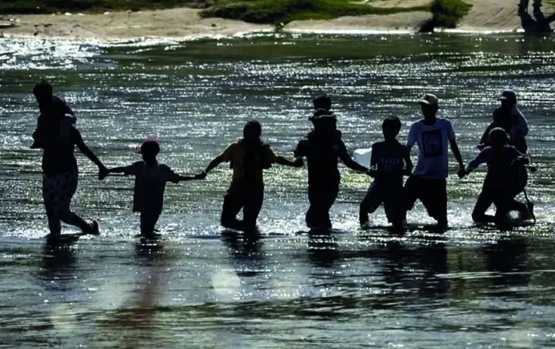 Más familias mexicanas usaron traficantes para llevar a hijos a EU
