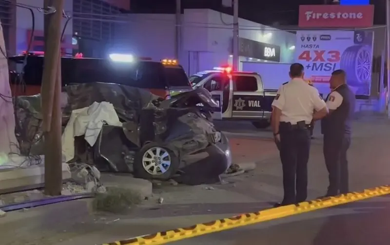 Muere conductor tras chocar contra barda en la Ejército