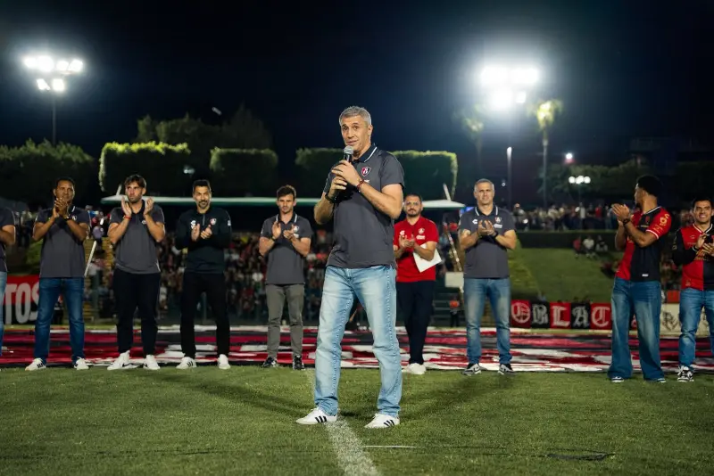 No existe fórmula mágica para ganar campeonatos: Hernán Crespo