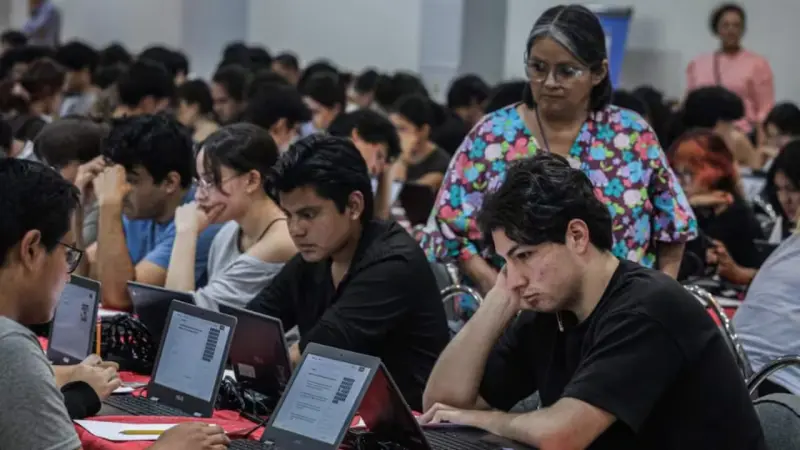 Solo 90 de 6 mil 29 aspirantes de la UNAM conservaron entre 110 y 120 aciertos al repetir presencialmente el examen que habían realizado en línea, mientras 98.5% obtuvo menos de esa puntuación