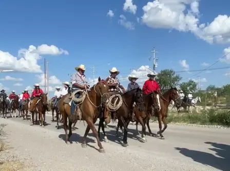 Honran la memoria de personajes distinguidos con la tradicional Cabalgata del Campesino en Sabinas