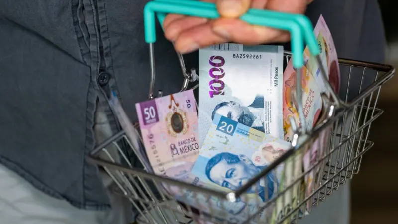Salarios de pobreza están casi extintos en los empleos formales; remuneración digna, el pendiente