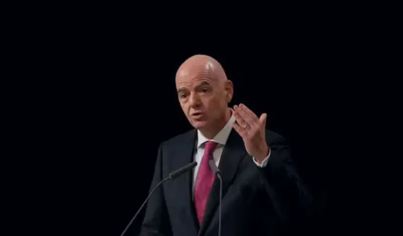 Tres gigantes del fútbol plantan cara a Infantino y amenazan su continuidad
