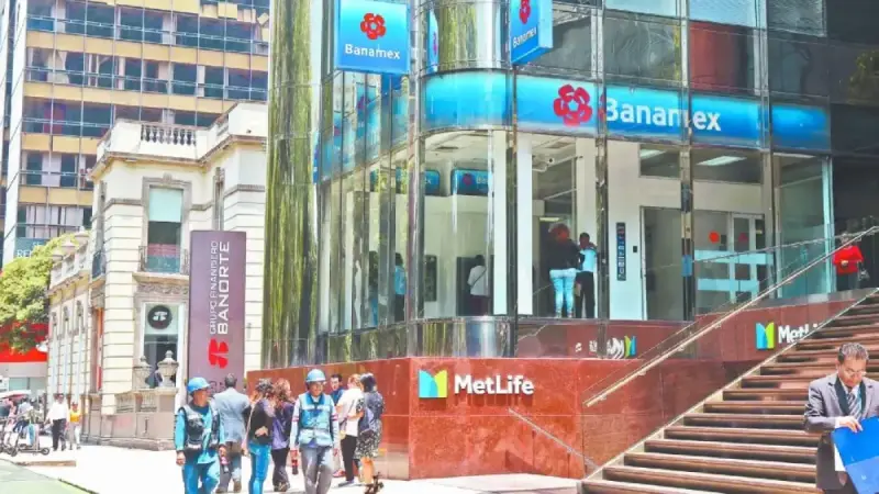 Crédito de la banca comercial se disparó a 3.2% en junio: Banxico