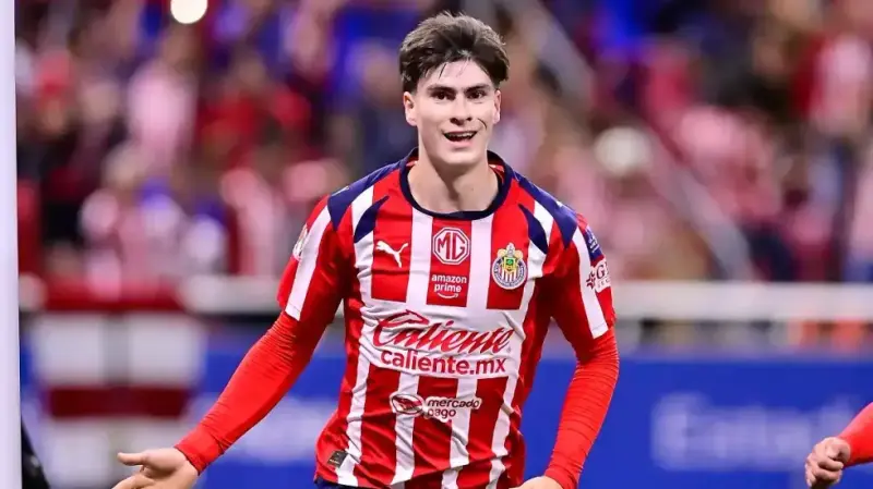 Armando 'Hormiga' González deja Chivas rumbo al Olympiacos de Grecia