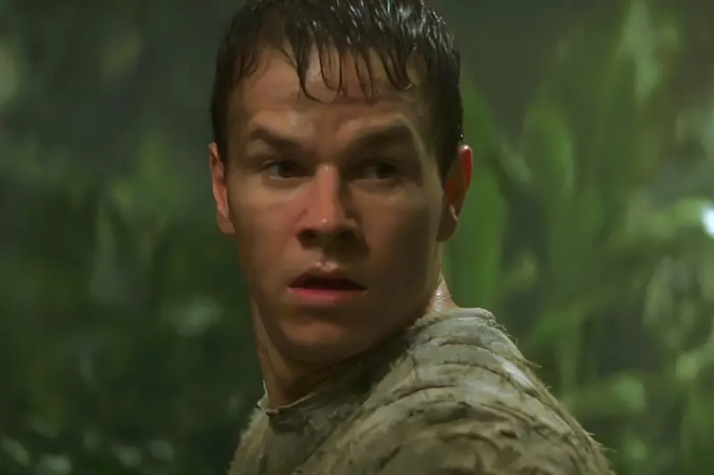 "No la filmaría de nuevo y jamás querría volver a verla": Mark Wahlberg se arrepiente de este blockbuster de ciencia ficción desde hace 25 años