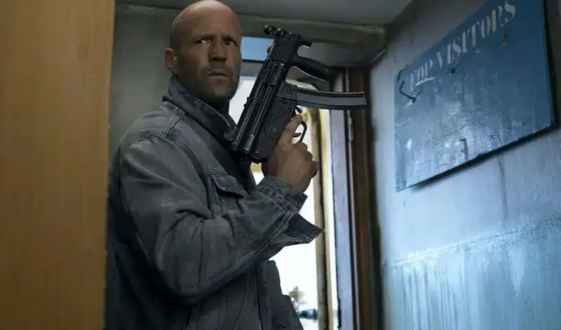 Jason Statham se embarca en una conspiración internacional en El motín