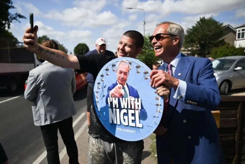 Farage al rescate en Clacton: la última batalla por su escaño ante el desplome de Reform UK