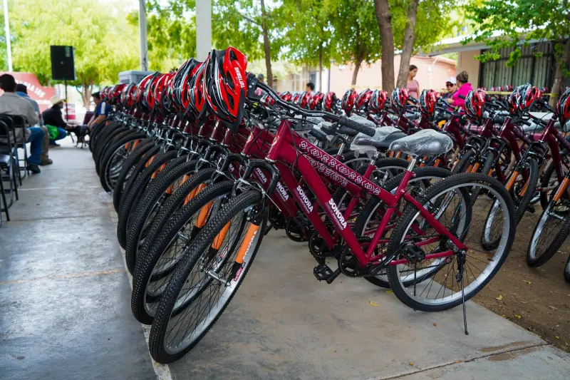 Fernando Rojo entrega bicicletas del programa EnBici a niñas, niños y jóvenes de Centros de Bienestar Juvenil en Sonora