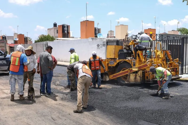 Reencarpetan avenida La Esmeralda en San Juan del Río tras casi 15 años