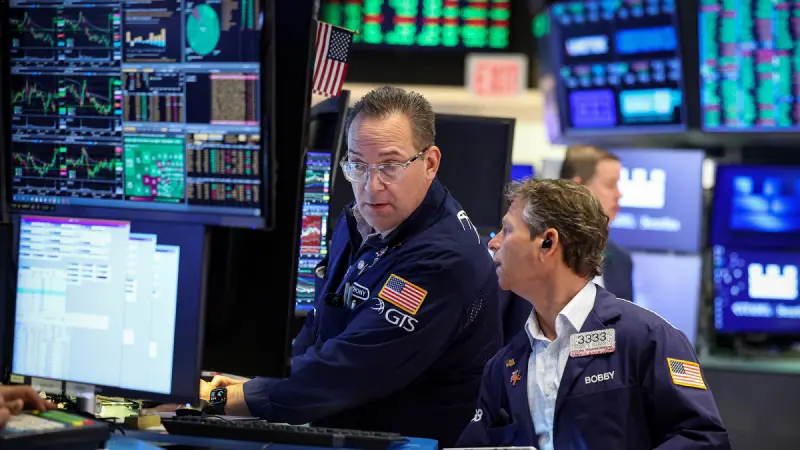 Wall Street ganó ante la caída de las tasas de la deuda pública