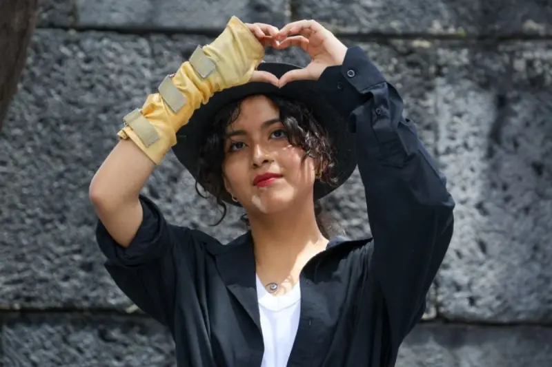 Con coreografías y atuendos icónicos, fans conmemoran el natalicio de Michael Jackson