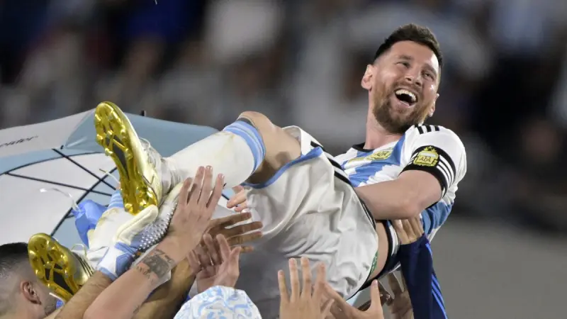 "Sos eterno", el mundo del futbol reacciona al retiro de Messi de la selección argentina