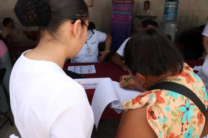 Más de 600 yucatecas buscan terminar el bachillerato con apoyo de Semujeres