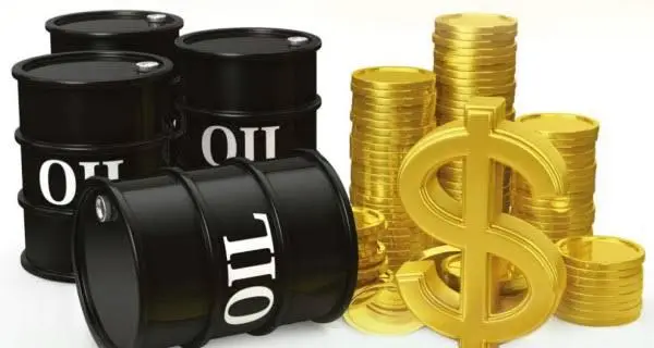 Los precios del oro caen mientras el petróleo se dispara