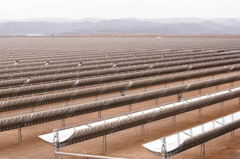 Marruecos convirtió una zona desértica en una fuente de electricidad con un complejo de 580 MW que aprovecha el calor del Sol y puede mantener parte de su producción durante la noche