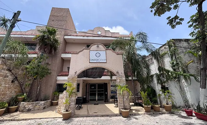 Hoteles del centro de Cancún se desploman