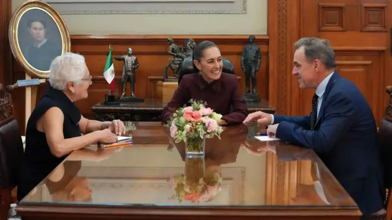 Sheinbaum dialoga con Niall Ferguson sobre relación México-EU