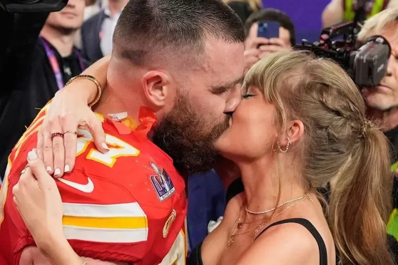 Califica Kelce boda con Swift como 'mejor noche' de su vida
