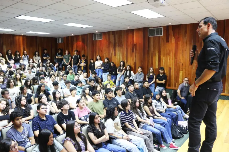Recibe la UAdeC a su nueva generación con mensaje de unidad y pertenencia