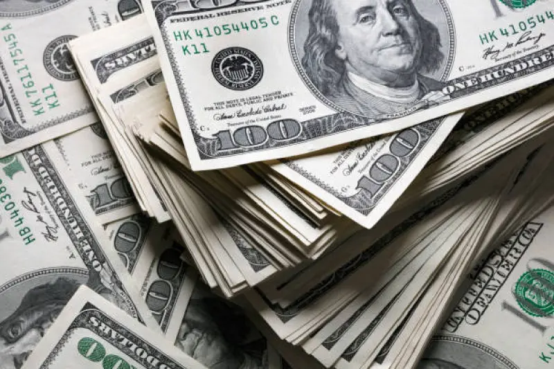 El dólar supera la barrera de los 17 pesos tras el anuncio de la Reserva Federal