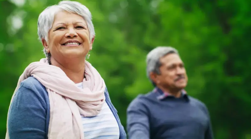 SESA promueve envejecimiento saludable en Día del Adulto Mayor