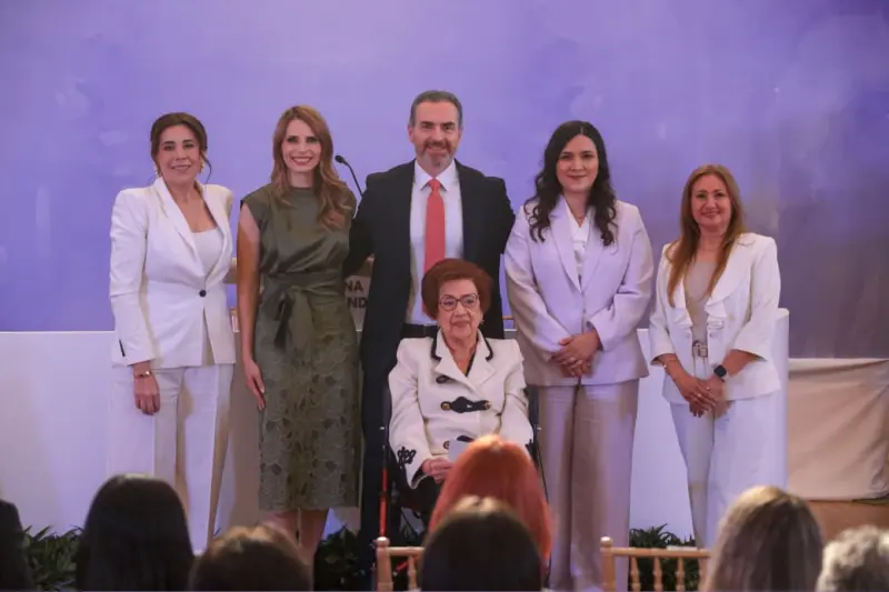 Reconoce Monterrey a 4 mujeres con Medalla Mujer que Inspira, María Elena Chapa